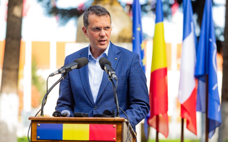 „O greșeală care mă jenează”. Controversele legate de diploma lui Ionuț Moșteanu. Cum răspunde ministrul Apărării acuzațiilor incomode