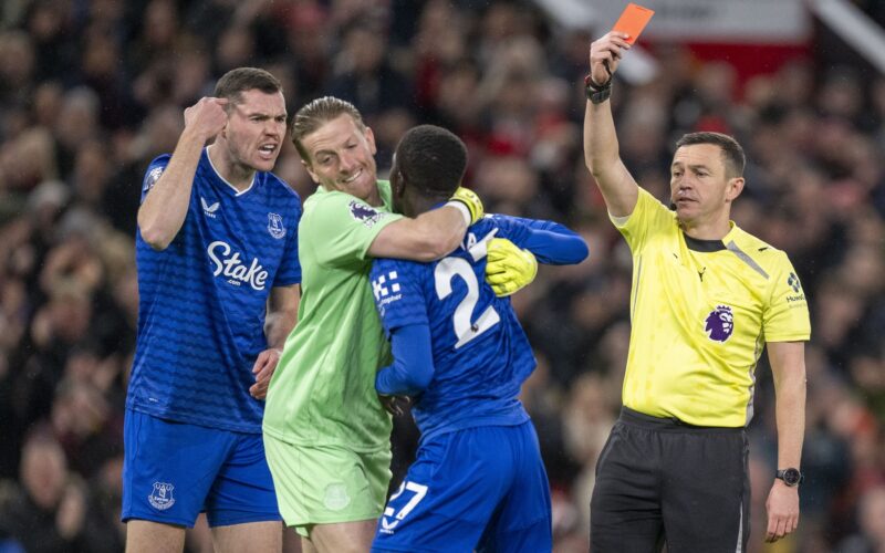cartonaș roșu în Premier League pentru că și-a pălmuit coechipierul!