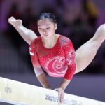 „Se antrenează 6 zile pe săptămână, câte 4 ore, iar seara îşi face temele”
