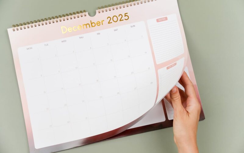 Câte zile libere mai prind românii în 2025