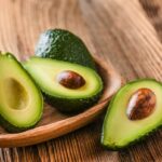 Cum se curăță un avocado