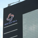Hidroelectrica vinde energie mai scump pe angro decât pentru populație. Investitorii, tot mai îngrijorați de acest model atipic de afaceri