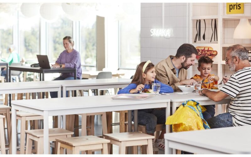Meniul cu somon este vedeta lunii noiembrie la IKEA