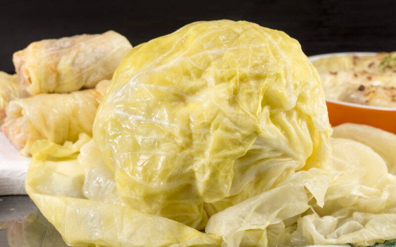 Rețeta ungurească pentru varză a la Cluj, publicată în 1695. Un amestec stratificat, savuros, născut dintr-o tradiție culinară