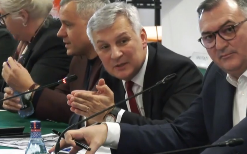 Scandal la ședința din Senat după criza apei. „Nu trebuie să vorbiți” / „Sunteți înfierbântat, nu mai faceți show”