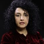 Laureata premiului Nobel pentru Pace din 2023, arestată „cu violență” în Iran. Activista participa la o ceremonie comemorativă