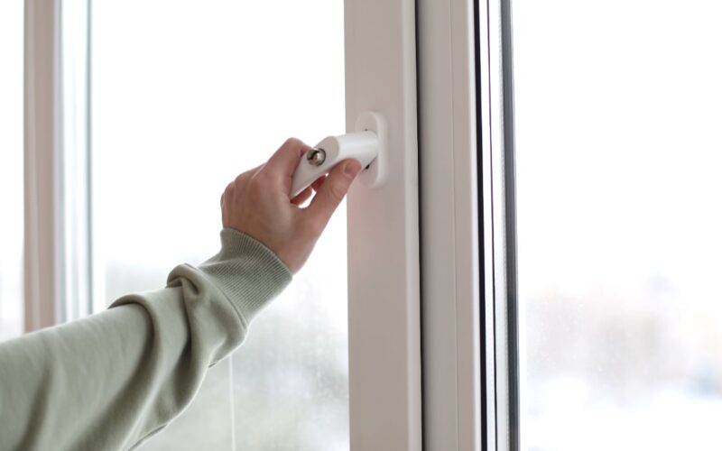 Care este cel mai potrivit moment să aerisești casa pe timp de iarnă: greșeala pe care mulți români o fac