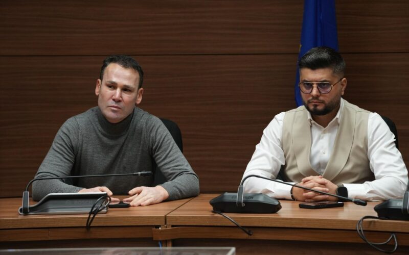 S-a decis cine exercită atribuţiile de primar în locul lui Robert Negoiţă. Cine este Adrian Cocoș