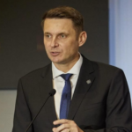 Mircea Abrudean cere respingerea moțiunilor depuse de Opoziție. „Partidele coaliţiei au datoria de a demonstra solidaritate cu Guvernul”