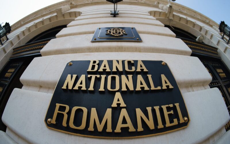 BNR avertizează că prețurile vor scădea mai greu decât se speră. Ce se întâmplă cu inflația și salariile în 2026