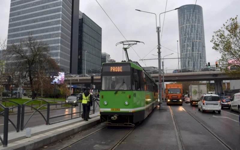 Ce se întâmplă cu Linia 5 de tramvai? Bucureștenii s-au săturat deja