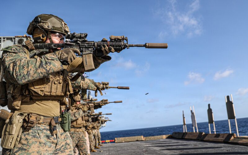 2.500 de puşcaşi marini şi alte trei nave ale SUA au pornit spre Orientul Mijlociu