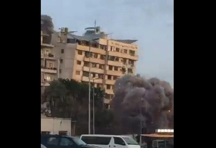 Momentul în care o clădire de 12 etaje din Beirut este complet distrusă într-un atac al aviației israeliene