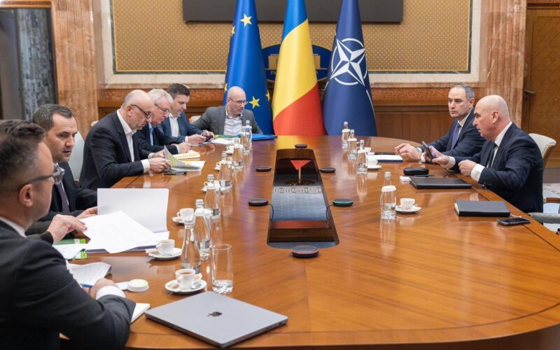 Guvernul analizează măsuri pentru temperarea scumpirii carburanților. Bolojan: „Refuz să vând soluții populiste”