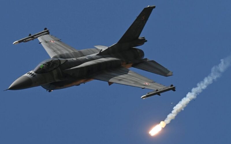 De ce vânătoarea dronelor iraniene cu avioane F-16 este o strategie imposibil de susținut