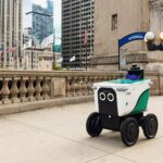 Incident viral în Chicago: un robot de livrări a distrus o stație de autobuz. Mii de localnici cer oprirea acestora