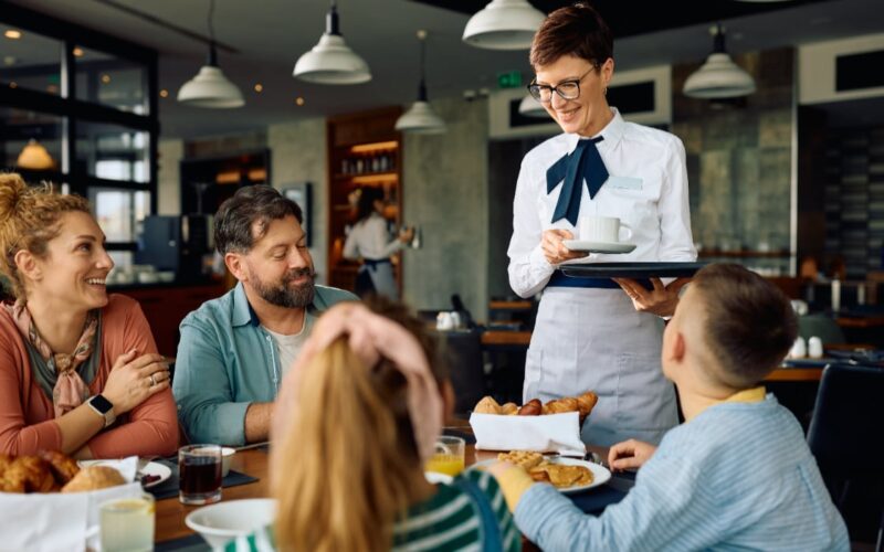 Un gest simplu făcut la restaurant dezvăluie multe despre tine și caracterul tău