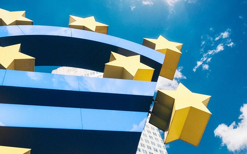 Euriborul crește pe fondul războiului din Iran. Ce efect are pentru românii cu credite ipotecare