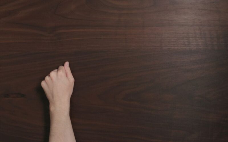 De ce se spune să baţi în lemn ca să nu ai ghinion