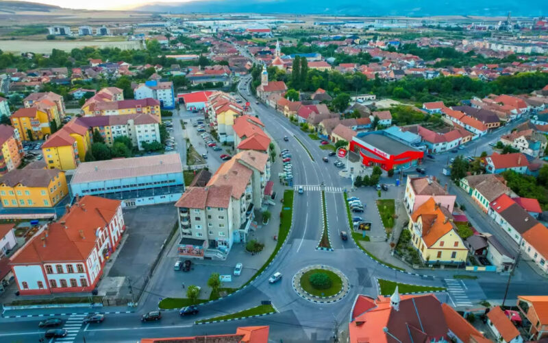Orașul „fără șomeri” din România. Care este singura localitate în care toți oamenii au loc de muncă