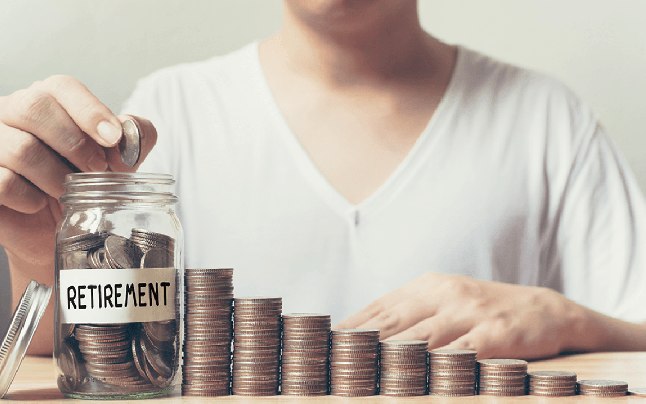 9 milioane de români, vizați de scăderile la pensii. Care este, de fapt, legătura dintre război și Pilonul II