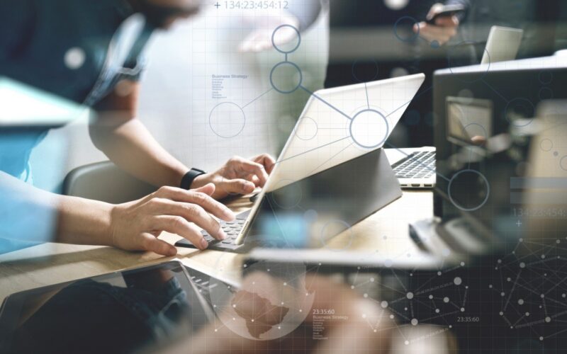 Rețeta digitalizării românești: open source, centralizare și salarii corecte