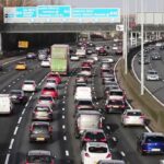 Noi camere AI instalate într-un comitat din Marea Britanie detectează instant dacă nu porți centura sau folosești telefonul