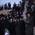 Evreii ultraortodocși care refuză înrolarea în armată ar putea fi sancționați financiar, a decis Curtea Supremă din Israel