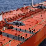 „Stația plutitoare de combustibil” fără reguli unde petrolul iranian își schimbă proprietarul