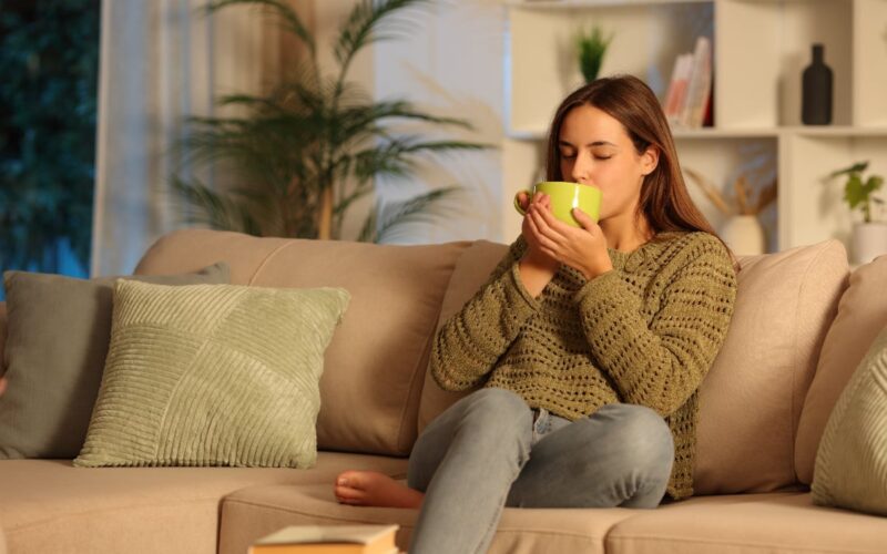 Ce se întâmplă în corpul tău dacă bei ceai din plante seara