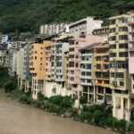 400.000 de oameni trăiesc în clădirile construite pe piloni ca să nu se inunde