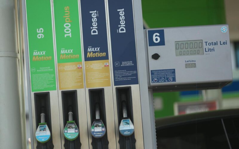 Prețul carburanților din România a scăzut după intrarea în vigoare a armistițiul dintre SUA și Iran. Cât costă astăzi benzina și motorina