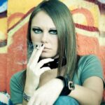 Toți tinerii sub 18 ani primesc interdicție pe viață la cumpărarea de țigări