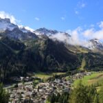 Motivul pentru care un hotel și 24 de case aflate la poalele munților Dolomiți în Italia se vând cu 1 euro