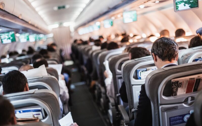 Care sunt cele mai bune locuri din avion pentru pasagerii care au frică de zbor