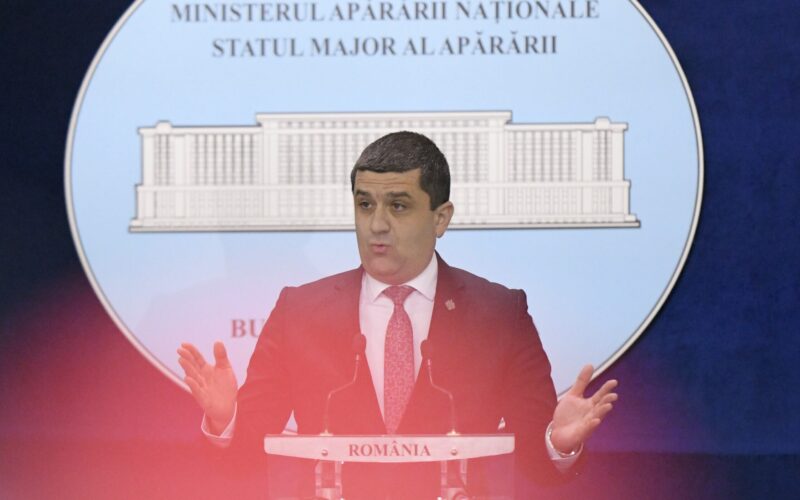 Prima măsură drastică a ministrului MApN! A tăiat o treime din bugetul CSA Steaua: „Nu rămâne nimeni neplătit!”