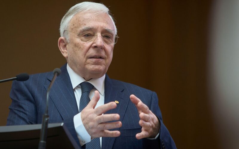 Dezvăluire Bloomberg despre România! 1 miliard de euro a cheltuit BNR pentru stabilizarea monedei numai în luna martie