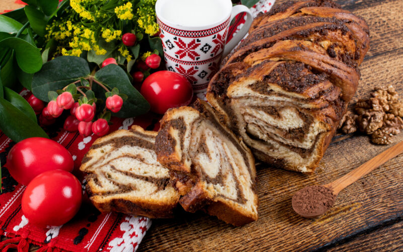 Cum să obții cei mai pufoși cozonaci care se desfac fâșii-fâșii