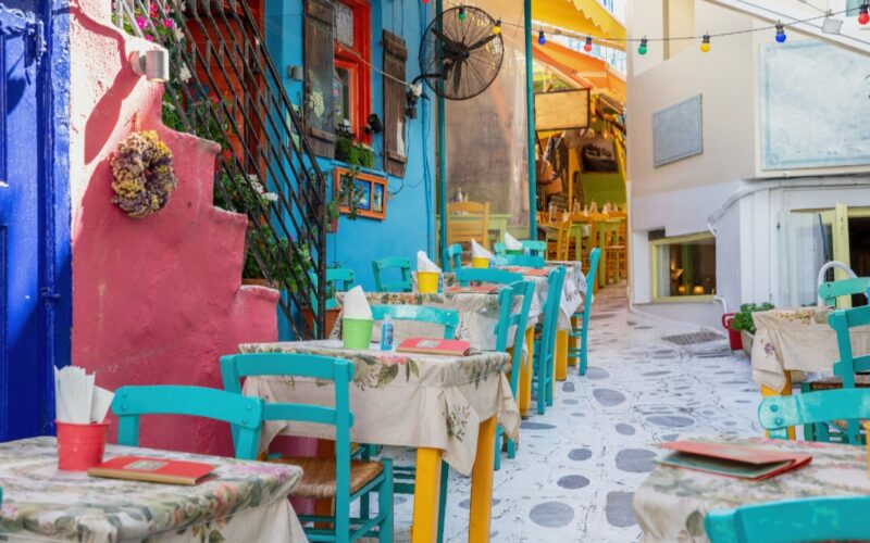 Cum a reușit o femeie să descopere un paradis culinar din Grecia după o călătorie de 20 de euro cu barca