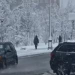 Trei oameni au fos uciși, iar peste 76.000 au rămas fără curent electric