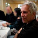„E timpul să-mi iau rămas-bun”. Un presupus bilet de adio al lui Jeffrey Epstein, ținut secret aproape șapte ani într-un tribunal din New York