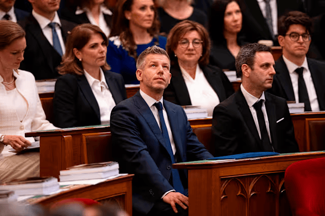 Péter Magyar depune jurământul ca premier al Ungariei
