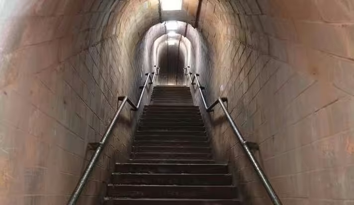 Ce au descoperit turiștii la capătul unui pasaj istoric din Marea Britanie. „Nu mai spuneți nimănui… ne place mult acolo”