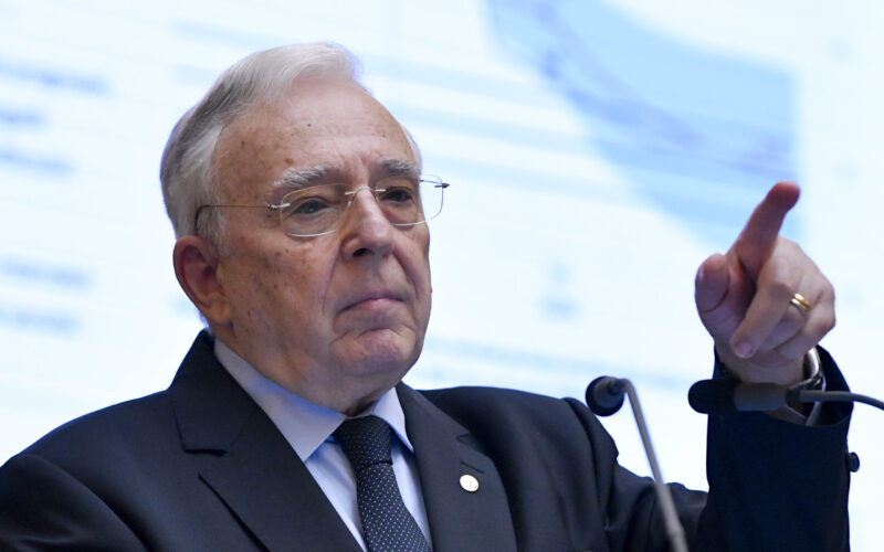 „N-avem voie să ridicăm dobânzile? Ne apărăm cu tărie piața monetară”
