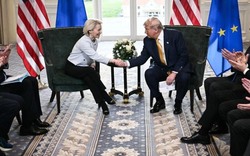 Războiul comercial SUA-UE se intensifică. Trump acordă Uniunii Europene doar 2 luni pentru a pune în aplicare acordul semnat în Scoția