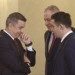 L-au demis pe Bolojan, dar l-ar putea pune prim-ministru pe „omul lui Băsescu”. Cum iese PSD din criza politică