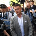 Activistul de extremă dreapta Tommy Robinson, reținut pe aeroportul Heathrow în baza legilor antiterorism