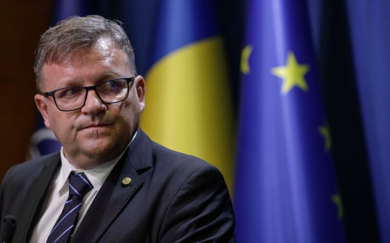 Marius Budăi îi pune în aceeași oală pe Veștea și Bolojan: „România are nevoie de un Guvern care să pună omul în centrul deciziilor”