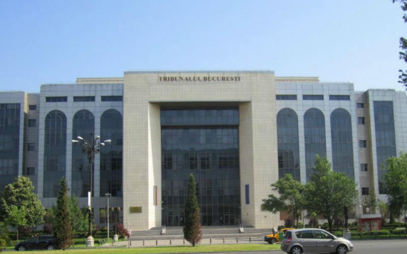 Un cetățean din Brașov a depus trei cereri de dizolvare a PNL, USR și UDMR la Tribunalul București