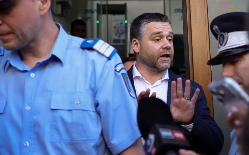 „Sunt nevinovat şi vreau să-mi duc mandatul la capăt”. Primarul Capitalei a fost plasat sub control judiciar pentru 60 de zile – Aleph News